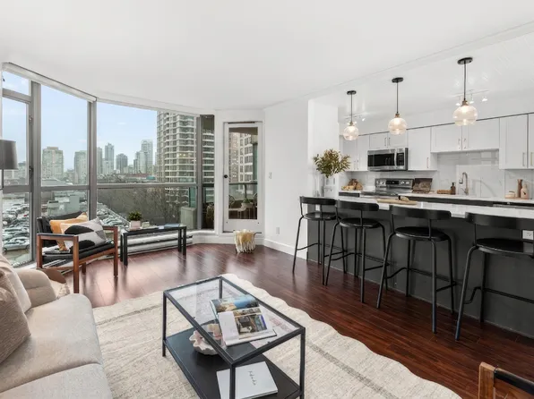 888 Hamilton St #501, Vancouver, BC V6B 5W4