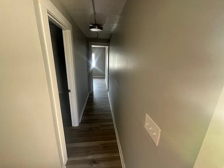 601 S Stewart St — Photo 3