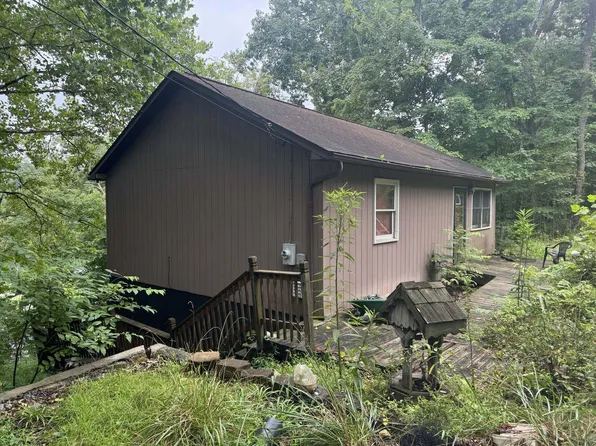 695 View Dr, Elkview, WV 25071