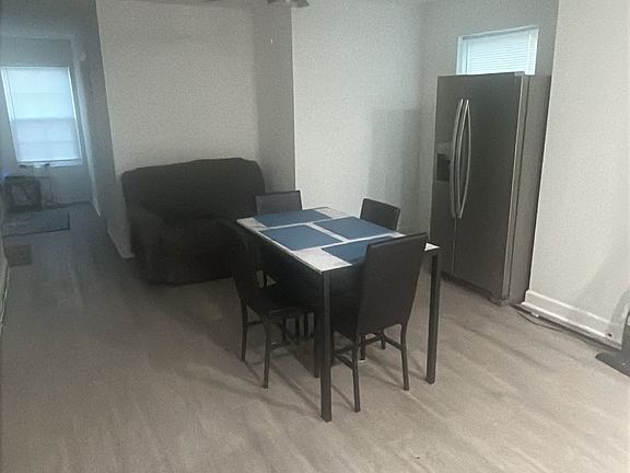 4th image of 1000 E Cold Spring Ln #1000