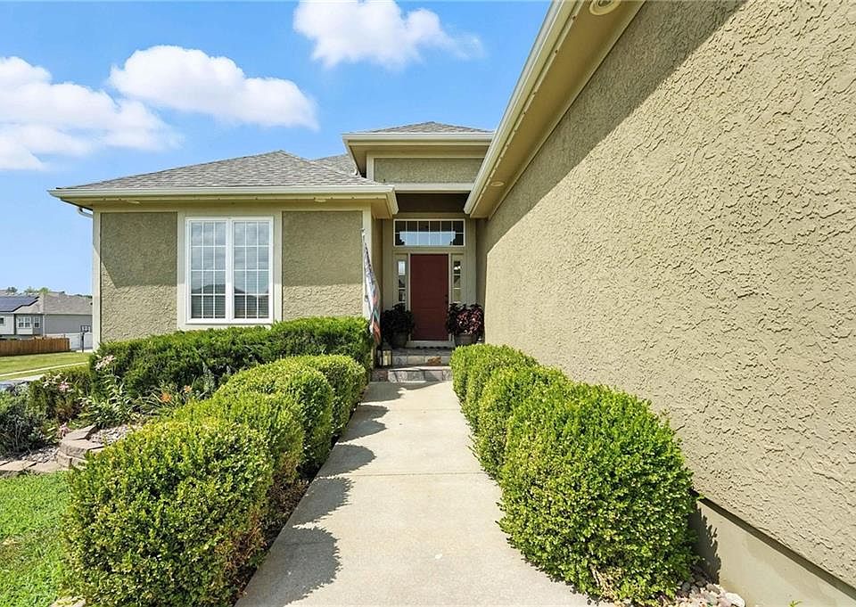 1st image of 2211 NW Hedgewood Dr