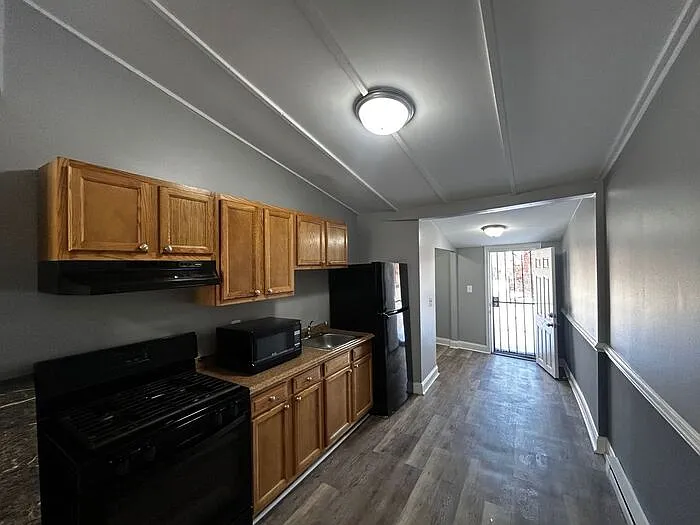 315 Loneys Ln — Photo 3