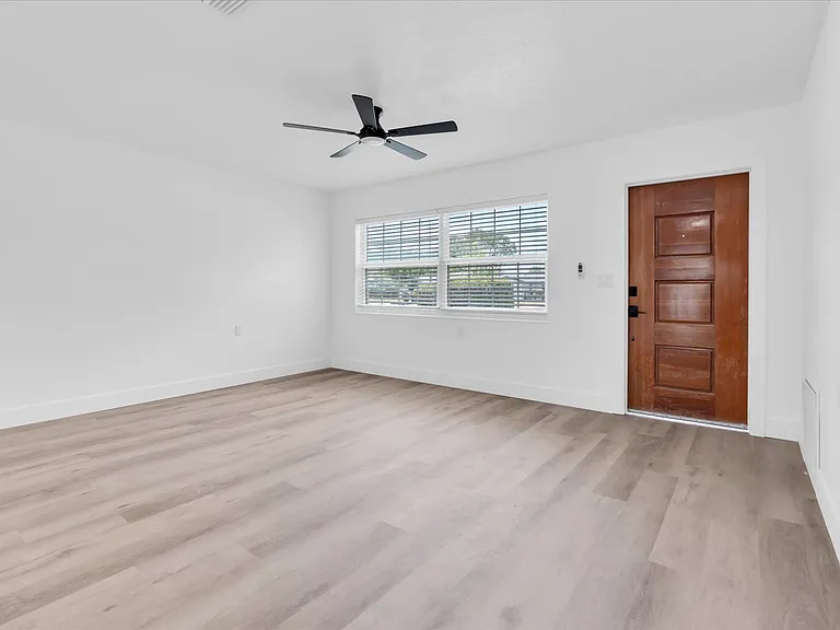8801 Sunlit Cove Dr NE — Photo 5