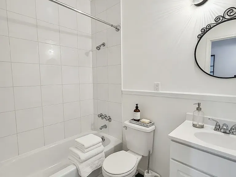 370 W 52nd St #2C — Photo 5