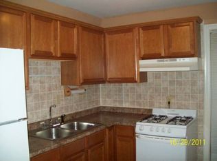 625 Plymouth Ave APT 1, Fall River, MA 02721