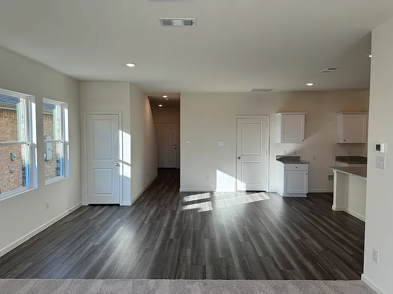 219 Savannah Way — Photo 11