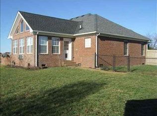 106 Kempton Ct, Bowling Green, KY 42104
