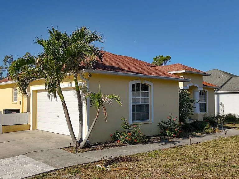 2402 Dryer Ave — Photo 4