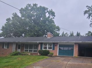 4 Crestview Ter, Bridgeport, WV 26330