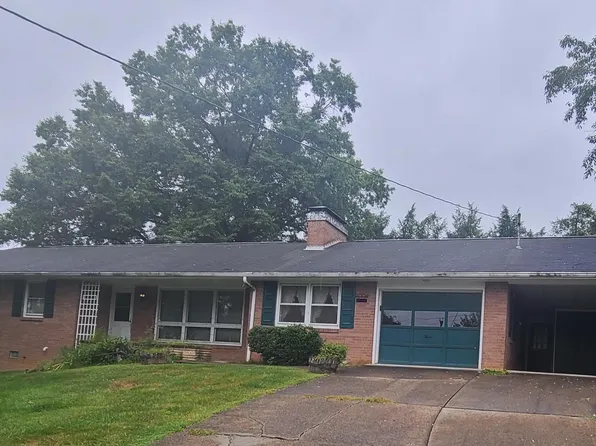 4 Crestview Ter, Bridgeport, WV 26330
