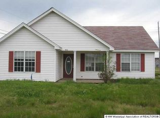 802 West St, Holly Springs, MS 38635