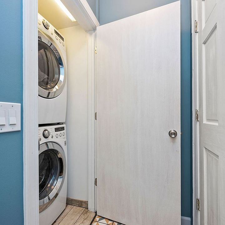 1st image of 1036 N Winchester Ave #2R