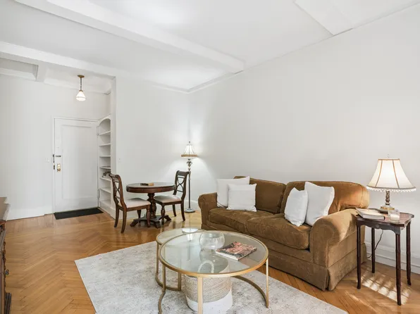 1060 Park Avenue image 1 of 10