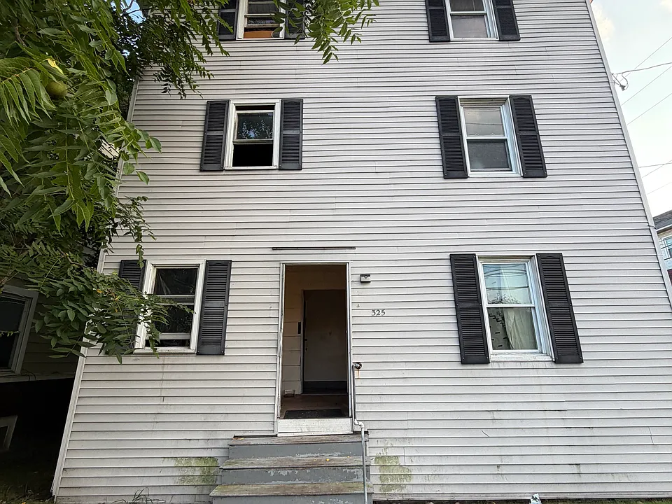 325 Main St #4
