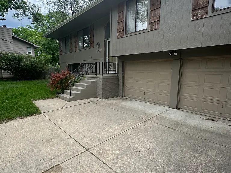 3 Car Garage