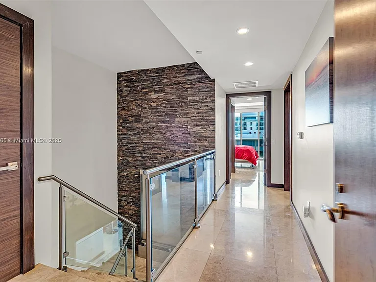 5875 Collins Ave #1714 — Photo 9