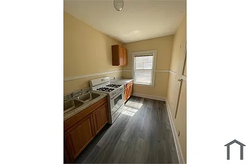 2008 Auburn St Photo 1