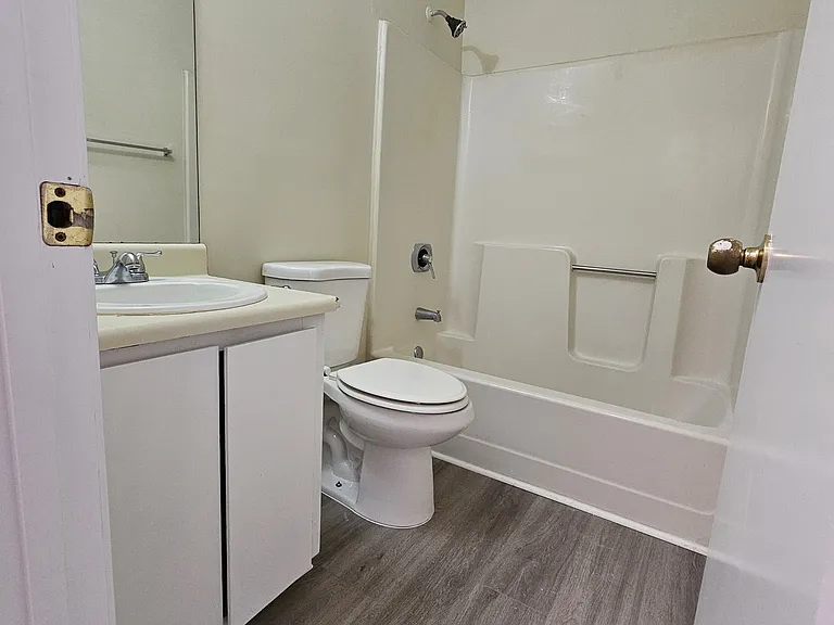 124 Hunt Club Ct — Photo 11