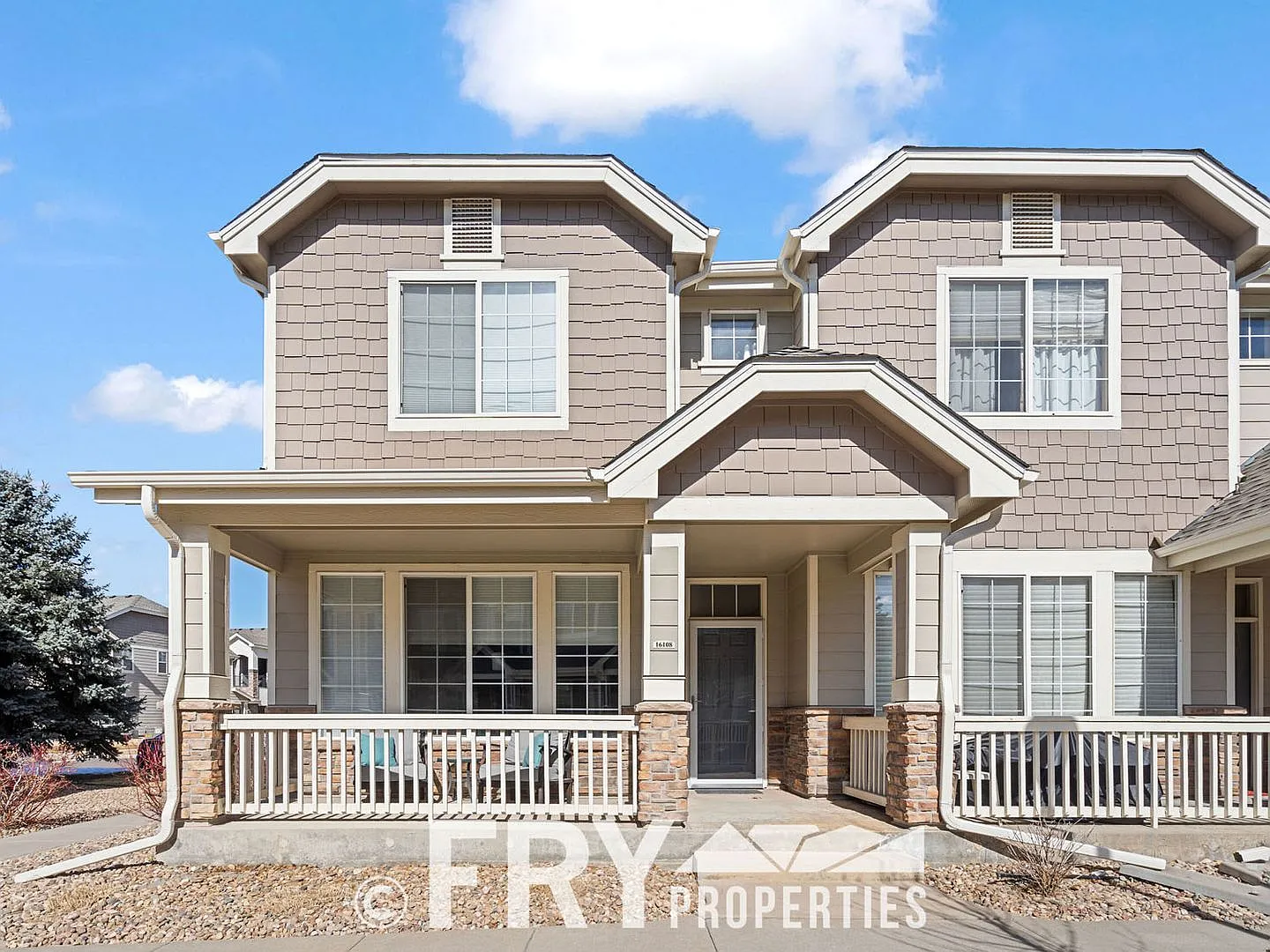 Beautiful Townhome in a Great Location — Photo 1