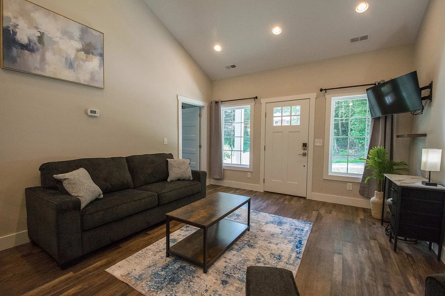 2 bed, 2.0 bath, 796 sqft, $3,903 — Photo 2