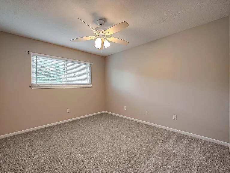 131 Cove Cir — Photo 36