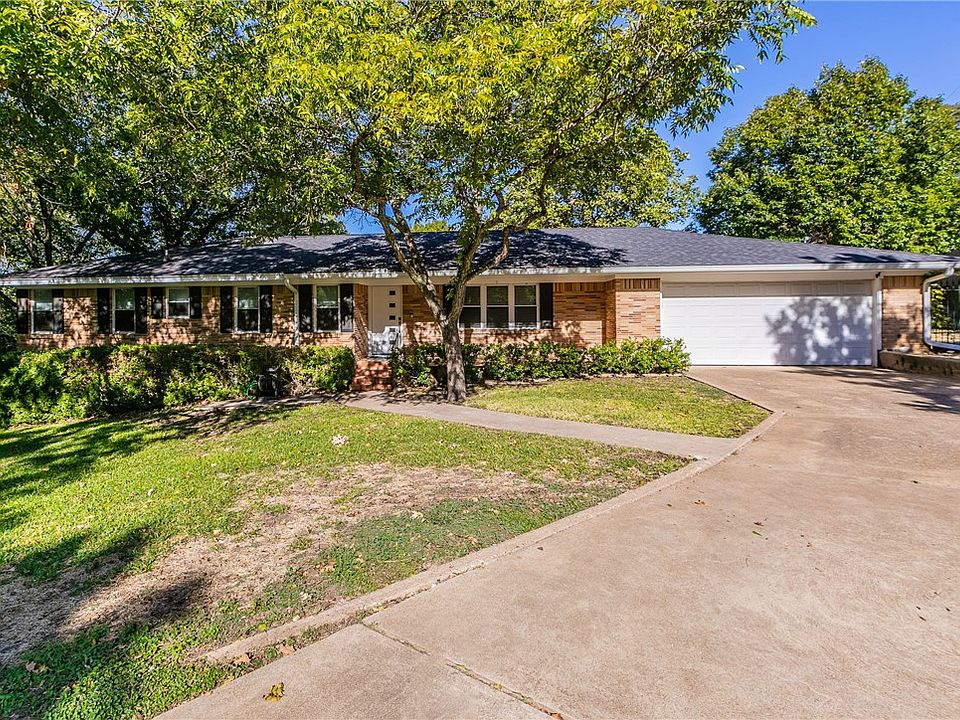 1st image of 828 Gaywood Dr