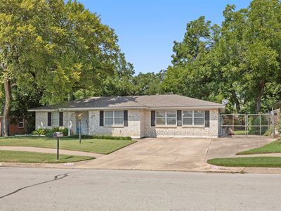 520 W Redbud Dr, Hurst, TX, 76053
