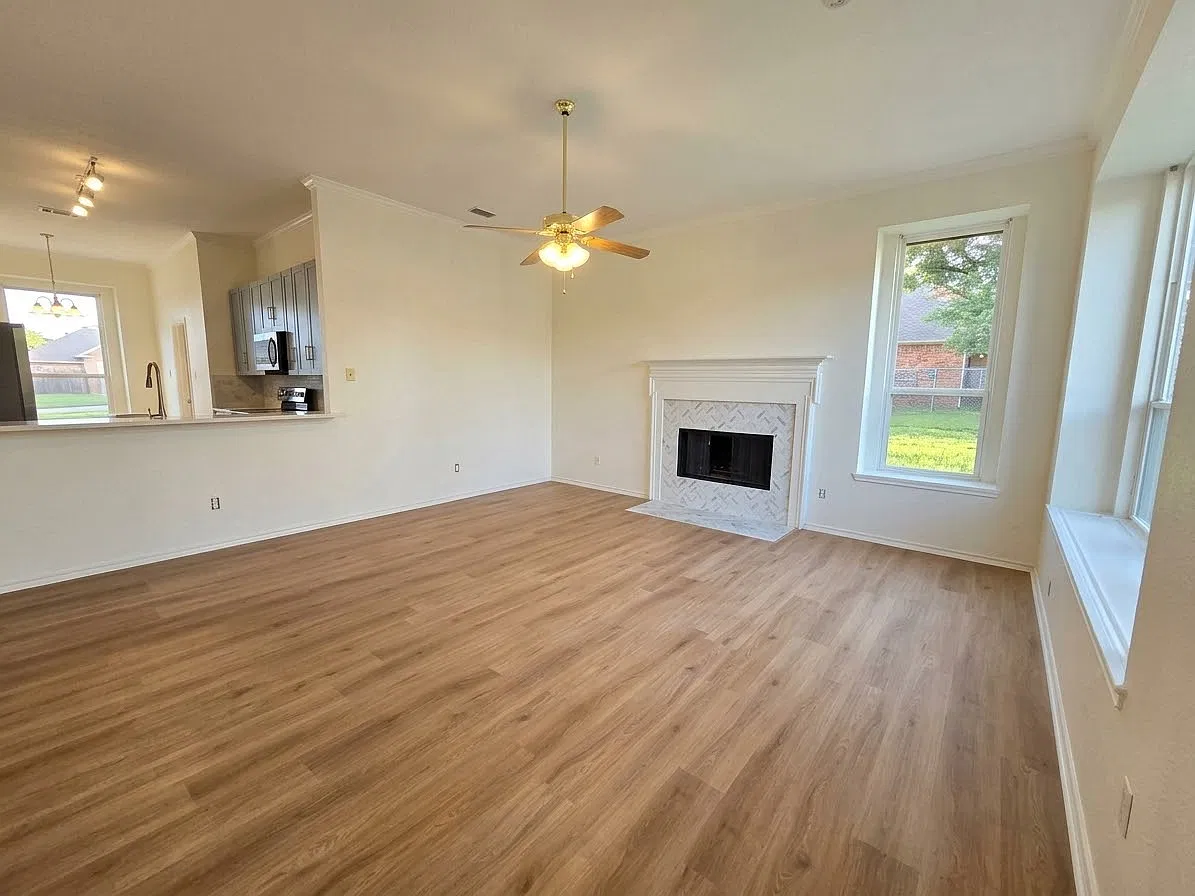 4 bed, 2.5 bath, 3100 sqft, $2,690 — Photo 2