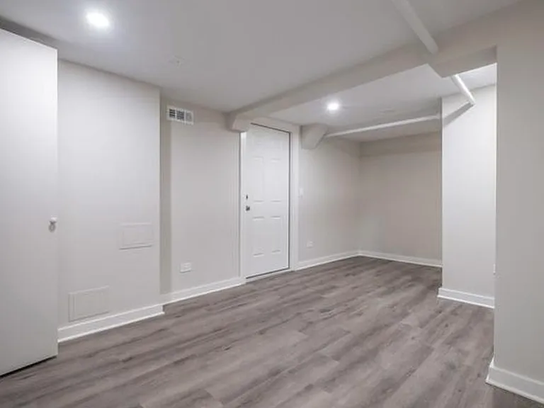 2438 W Wilson Ave #G — Photo 8