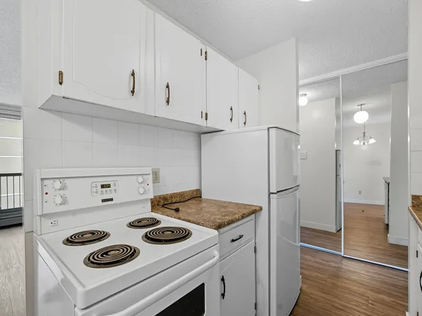 Westbury House Apartments, 720 15th Ave SW, Calgary, AB T2R 0R6