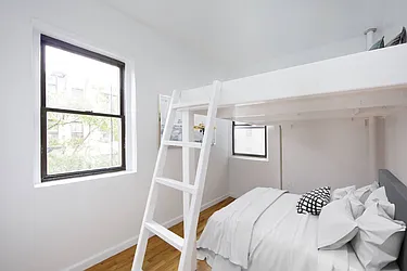 Rented by R New York