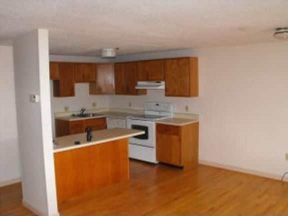 4th image of 107 Elmwood Dr