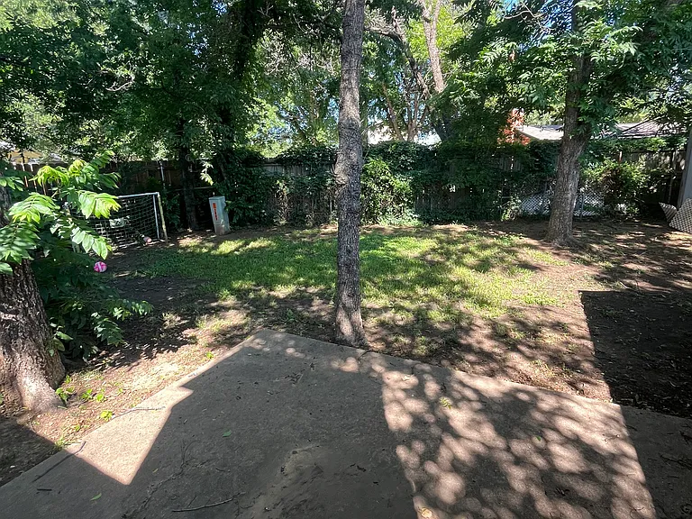 705 Michael Ln — Photo 16