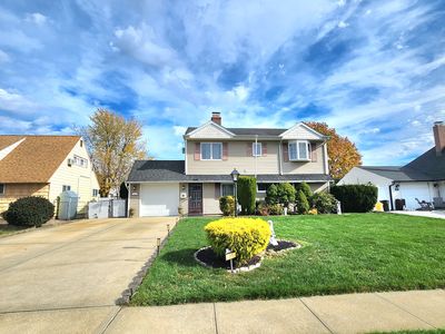 35 Arch Ln, Hicksville, NY, 11801