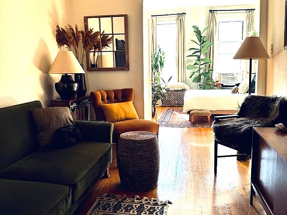 3rd image of 606 Manhattan Ave APT 2R