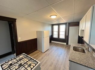 21 Allyn St APT 3L, Holyoke, MA 01040