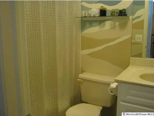 1077 Roseberry Ct — Photo 14