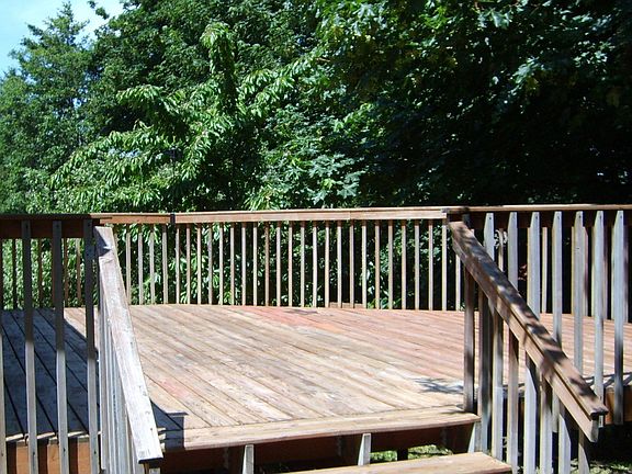 Huge Secluded Rear Deck