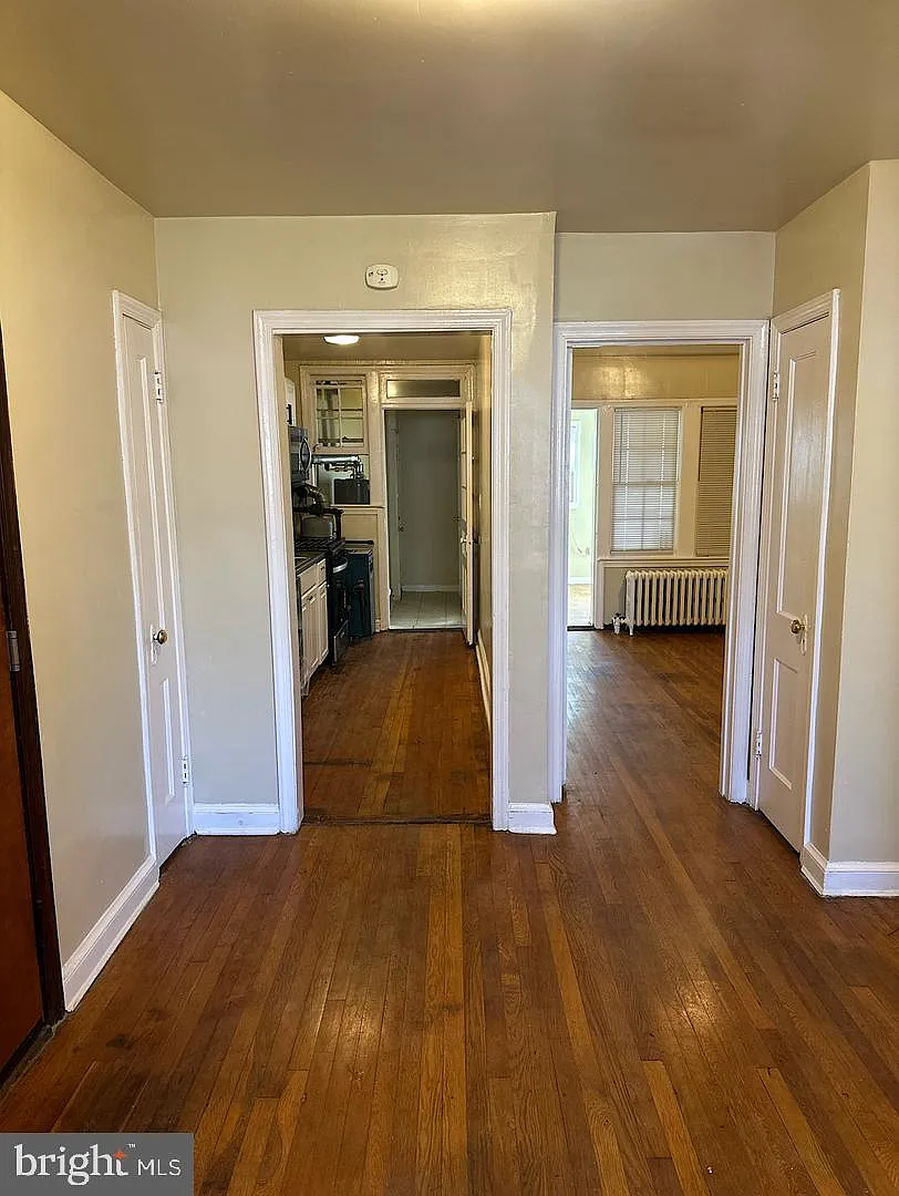 2 bed, 1.0 bath, 3480 sqft, $1,900 — Photo 2