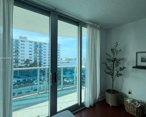 7501 E Treasure Dr #5J — Photo 11