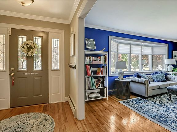 4th image of 43 E Hill Dr