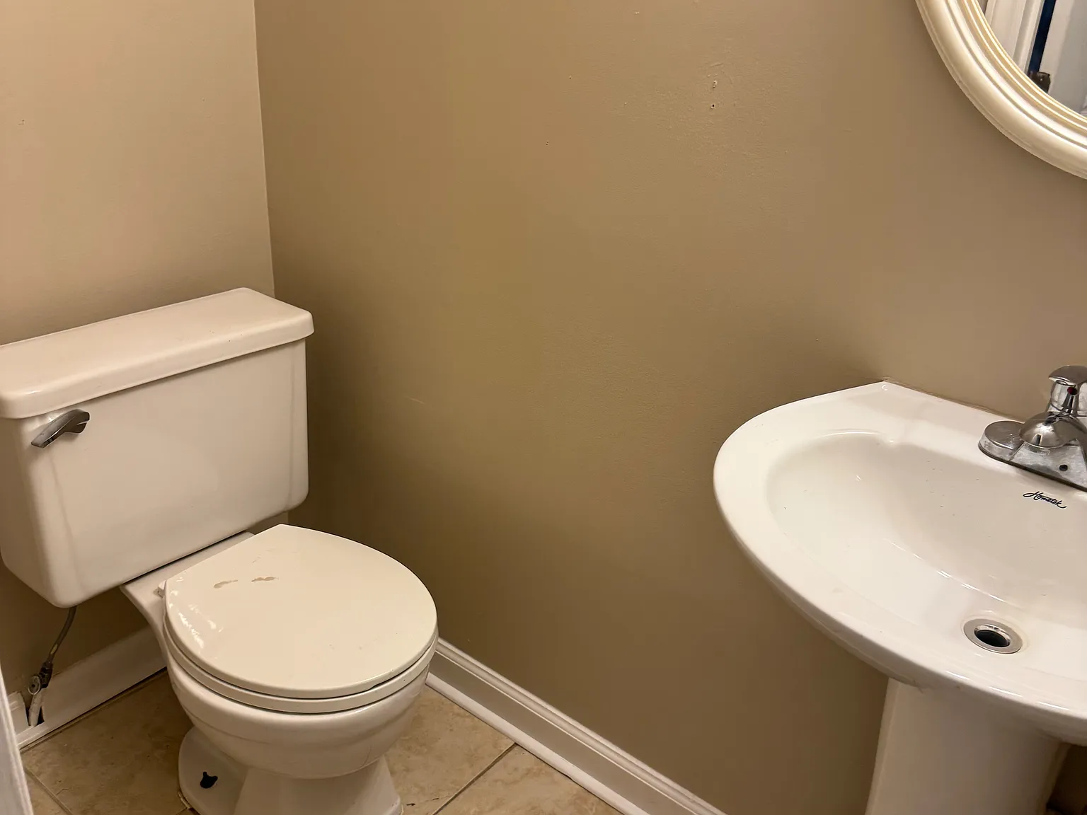 2 bed, 1.5 bath, 935 sqft, $990 — Photo 3