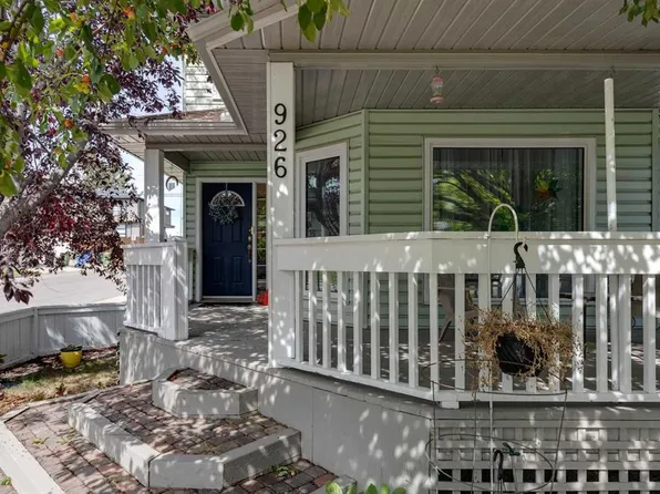 926 S 19th Ave NW, Calgary, AB T2M 0Z5