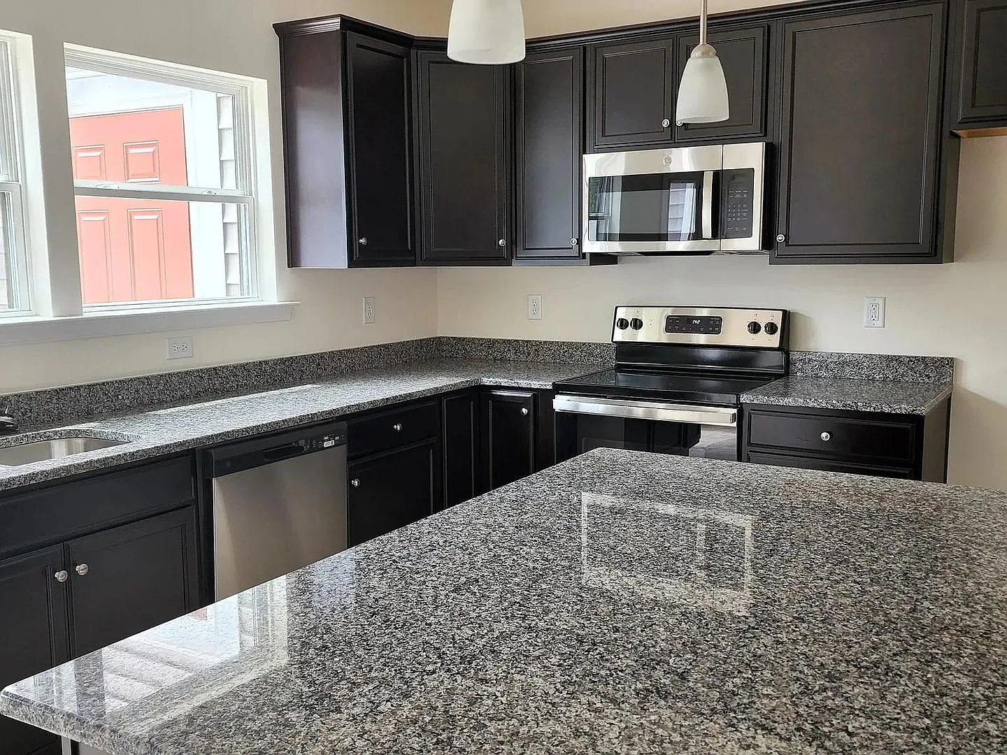 Move in Ready — Photo 2