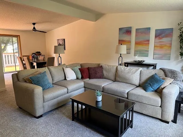 3 bed, 1400 sqft, $3,195 — Photo 1