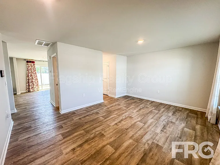 1313 Riverstone Dr — Photo 5