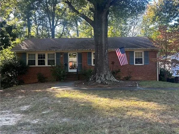 1703 Gracewood Dr, Greensboro, NC 27408