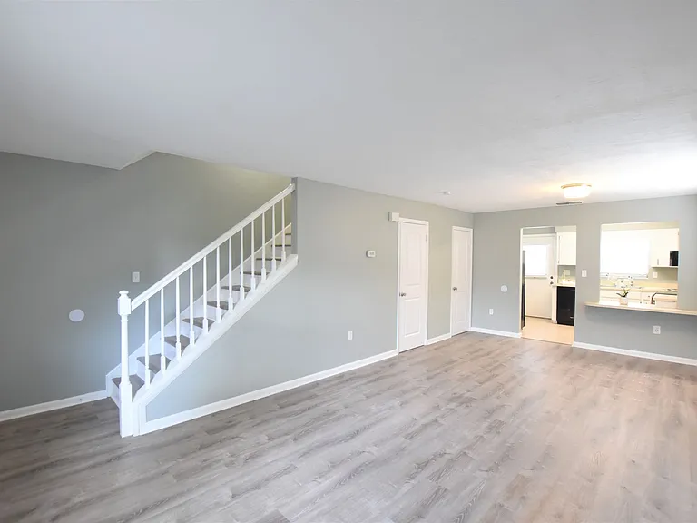 2304 SW 35th Pl — Photo 10