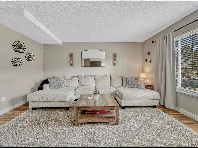 9004 E Mansfield Ave — Photo 14