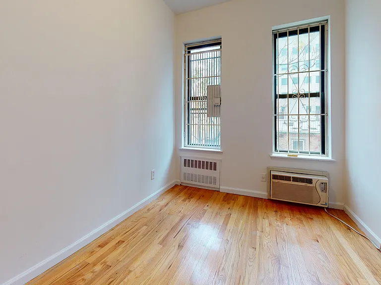 425 E 65th St #26 — Photo 7
